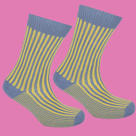 Light Blue and Yellow perpendicular on a pink background